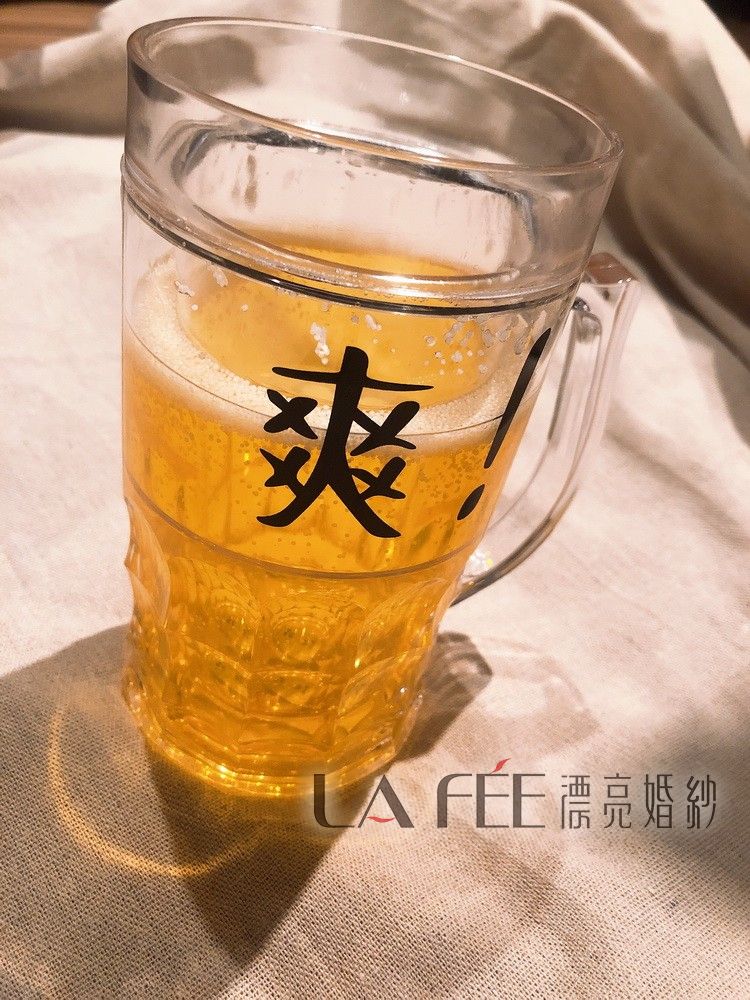 婚紗攝影道具-啤酒杯(爽字)